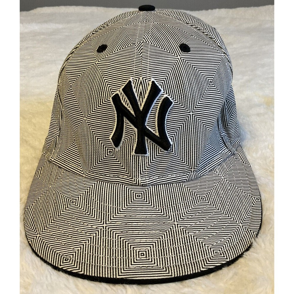 New Era 59fifty New York Yankees Black And White Fitted Hat Size 7 3/8 58.7cm
